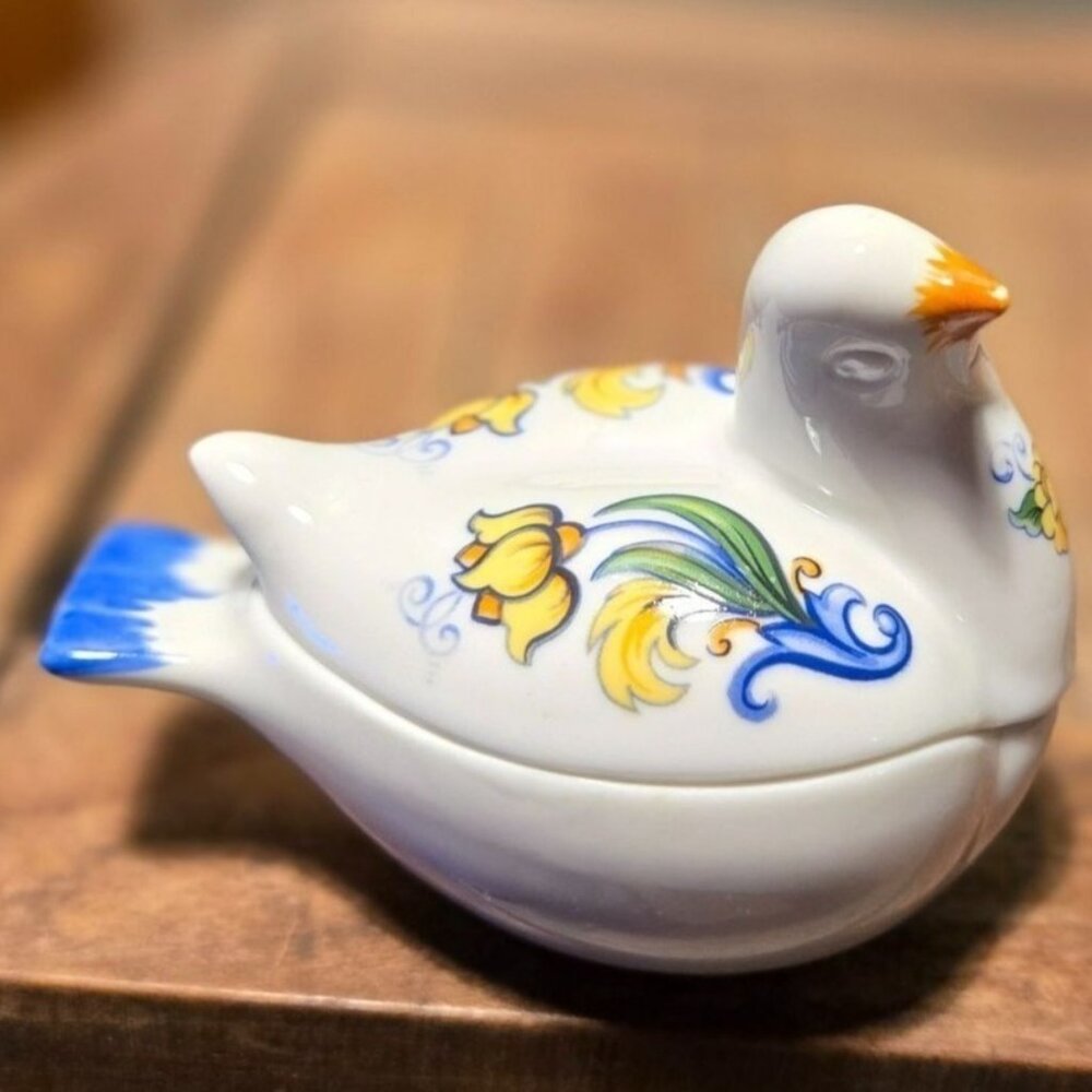 Vintage Elizabeth Arden porcelain bird Dove Ceramic Trinket Vanity Jewelry Box